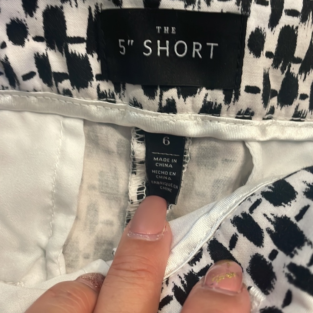 WHBM 5” shorts - Picture 3 of 4